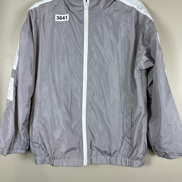Sykooria grey / white wind breaker nwot p2p 21-1/2 23-1/2 length small pockets - Picture 2 of 4